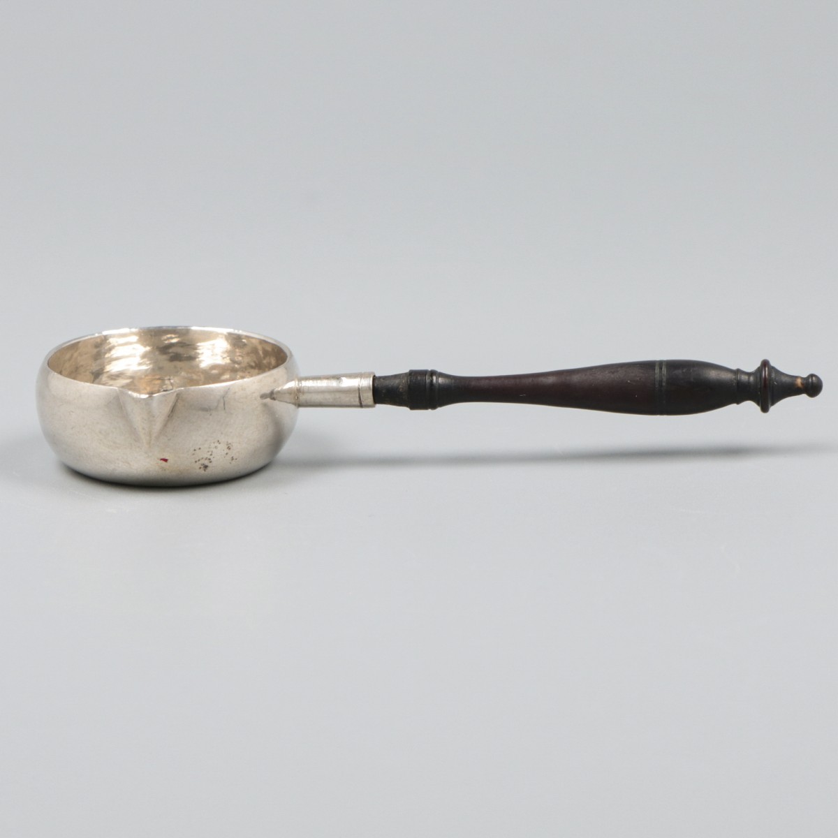 Steelpan met greep, Arnoldus van Geffen, Amsterdam 1755.