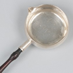 Steelpan met greep, Arnoldus van Geffen, Amsterdam 1755.
