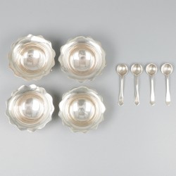 4-delige set zoutkelders met lepel (in etui), zilver.
