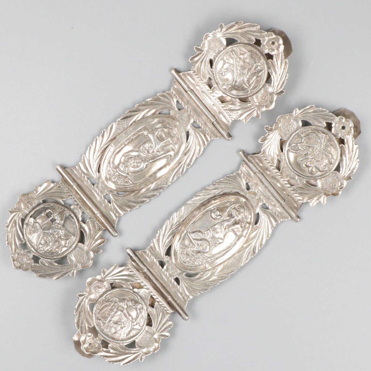 2-delig lot Bijbelsloten zilver.