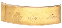 18K Geelgouden bangle armband met een gespmotief.