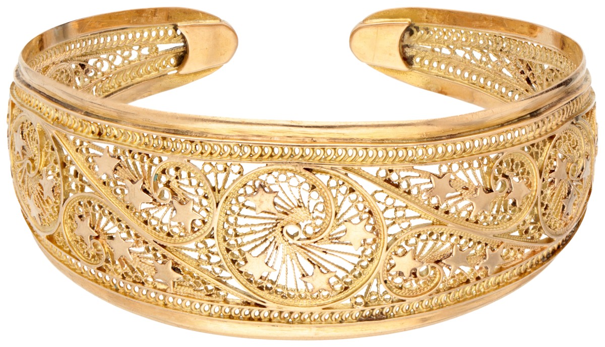 14K Geelgouden filigrain cuff armband met stermotieven.