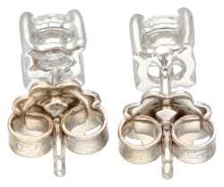 14K Witgouden solitair oorstekers bezet met ca. 2 x 0.35 ct. diamant.