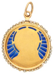 14K Geelgouden Franse doop hanger met plique-à-jour emaille en zaadparels.