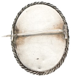 Antieke zilveren herinneringsbroche met haar gedateerd 1894.