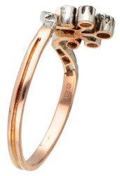 Antieke 14K roségouden ring bezet met robijn en diamant gezet in zilver.