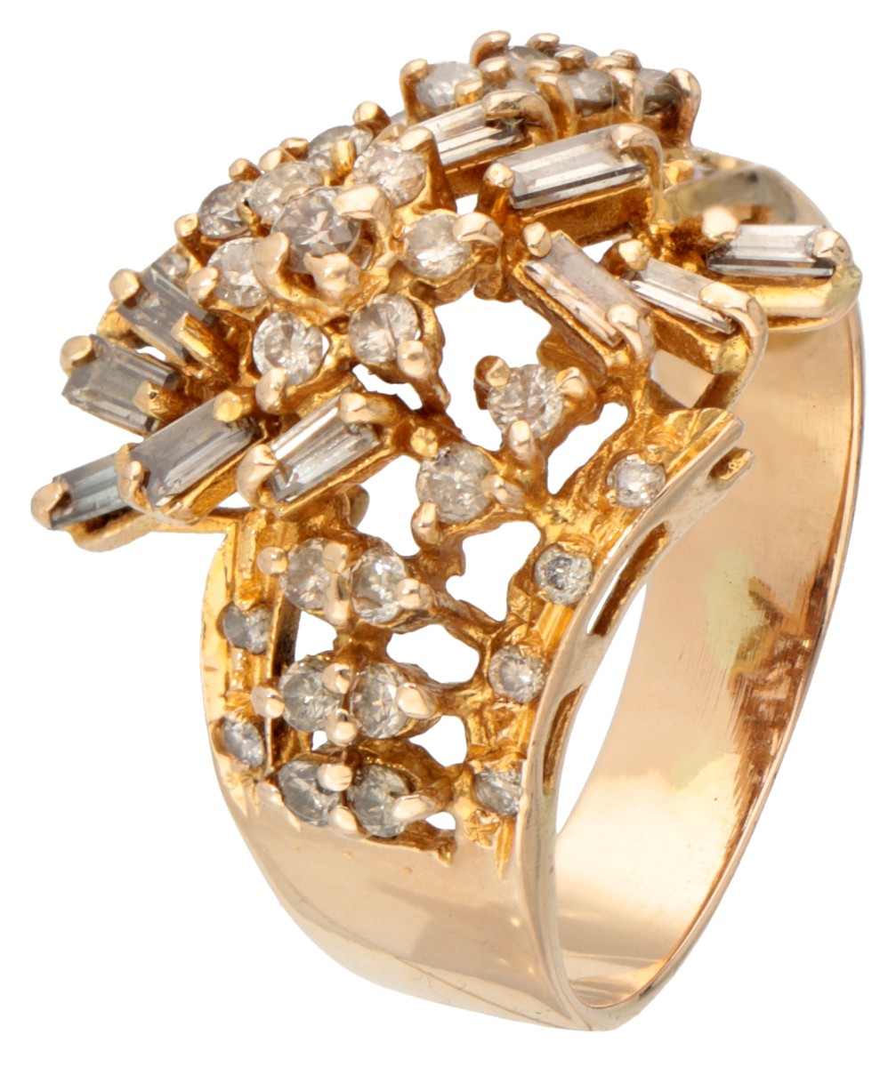 18K Geelgouden entourage ring bezet met diamant.