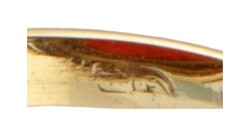 Vintage 14K geelgouden cocktail ring met floraal gesneden bloedkoraal.