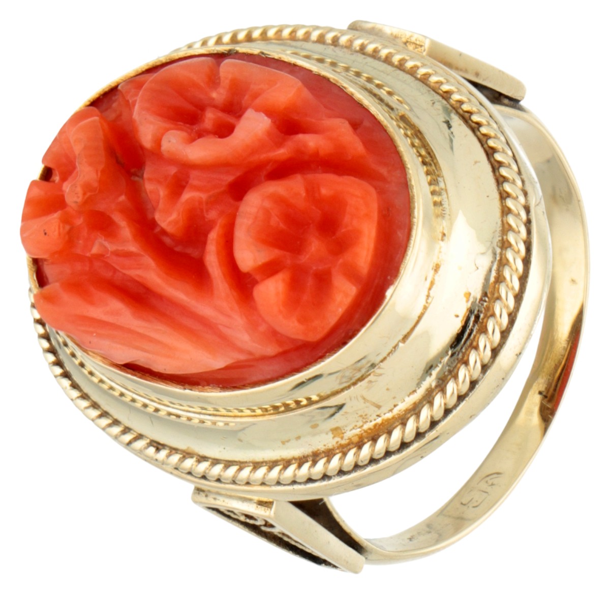 Vintage 14K geelgouden cocktail ring met floraal gesneden bloedkoraal.
