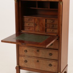 Een Empire-stijl secretaire a abbatant, eind 19e eeuw en later.