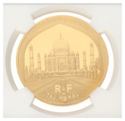 France. Fifth republic. 200 Euro - Taj Mahal. 2010.