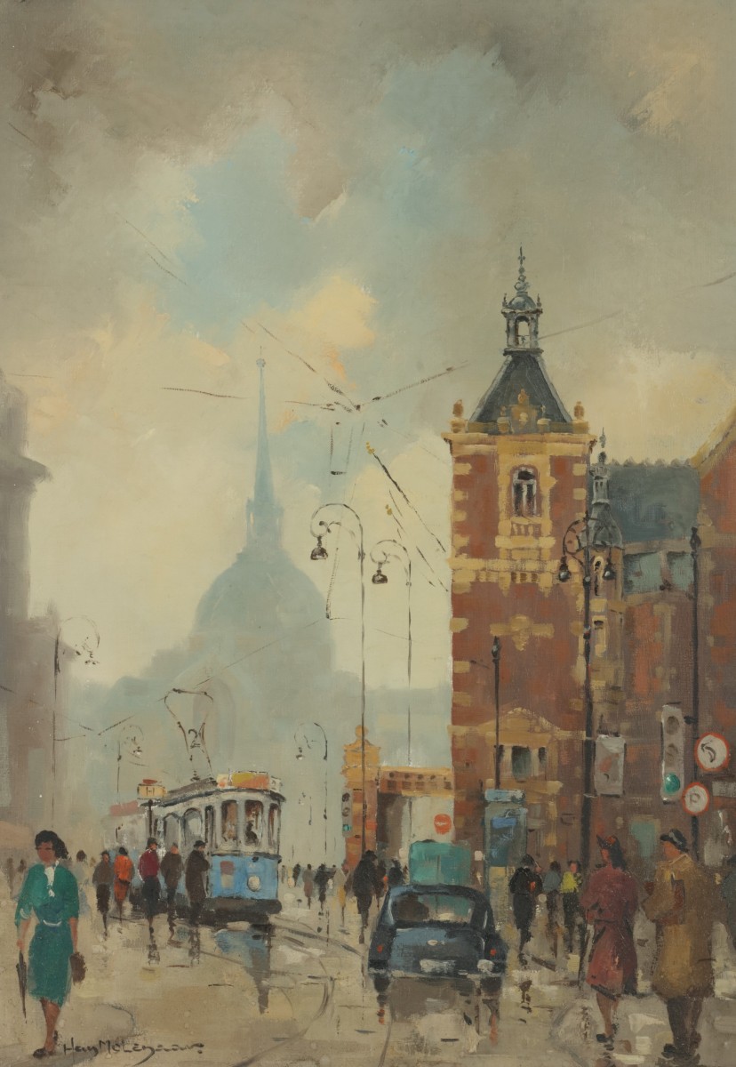 Heinrich August Molenaar (Kochel am See, Du. 1909 - ca. 1969 Amsterdam), Een Hollandse straat scene met tram voor een station.