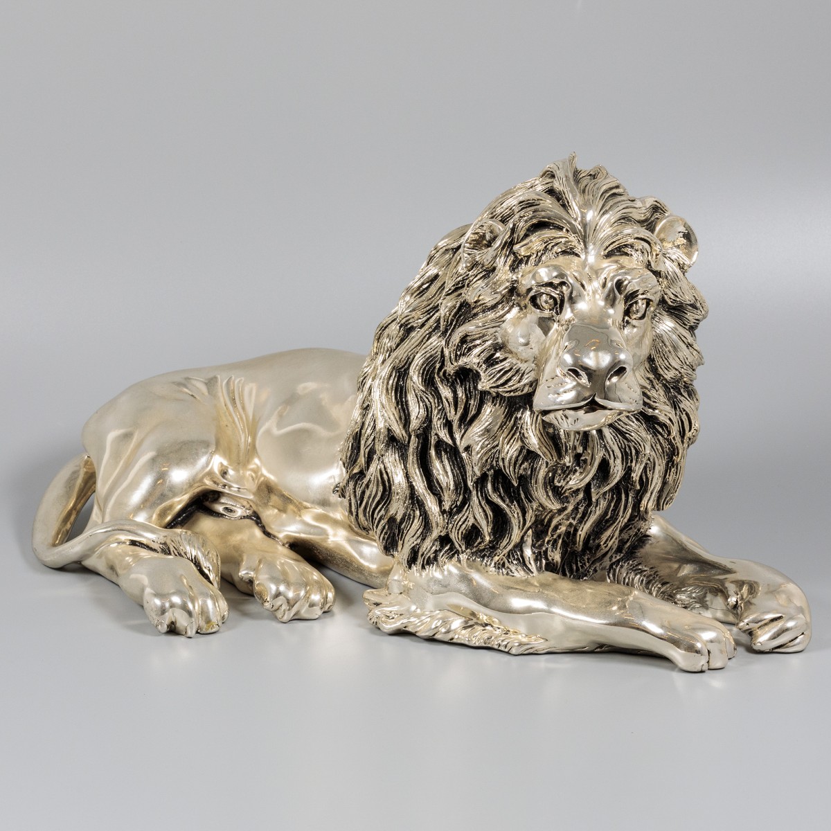 Liggende leeuw zilver.