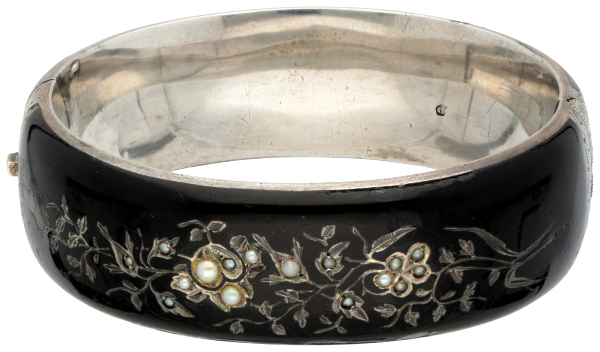Zilveren antieke Weense zwart geëmailleerde bangle met zaadparels