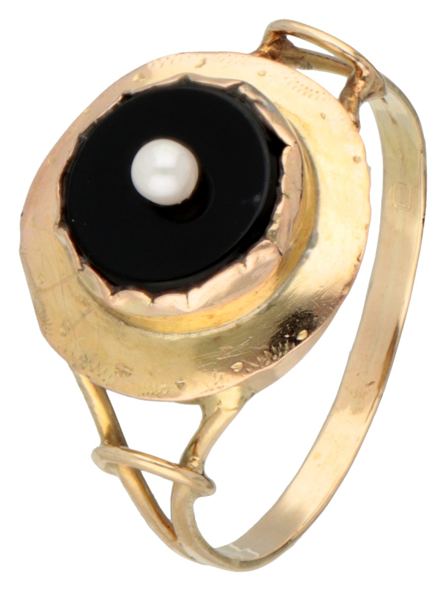 18K Geelgouden ring met onyx en parel.