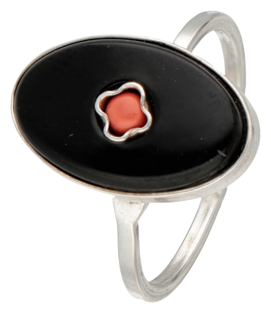 Poolse zilveren ring met onyx.