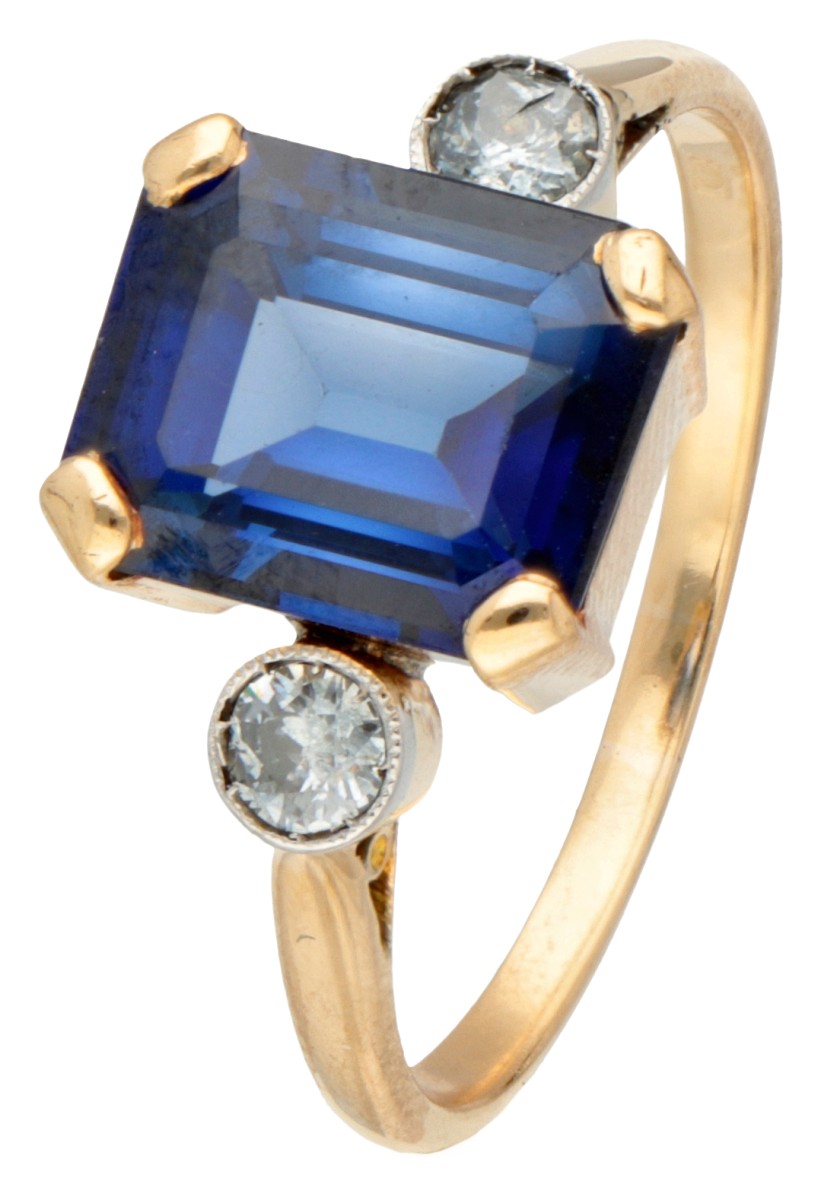 14K Geelgouden ring bezet met ca. 0.16 ct. diamant en synthetische saffier.