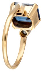 14K Geelgouden ring bezet met ca. 0.16 ct. diamant en synthetische saffier.