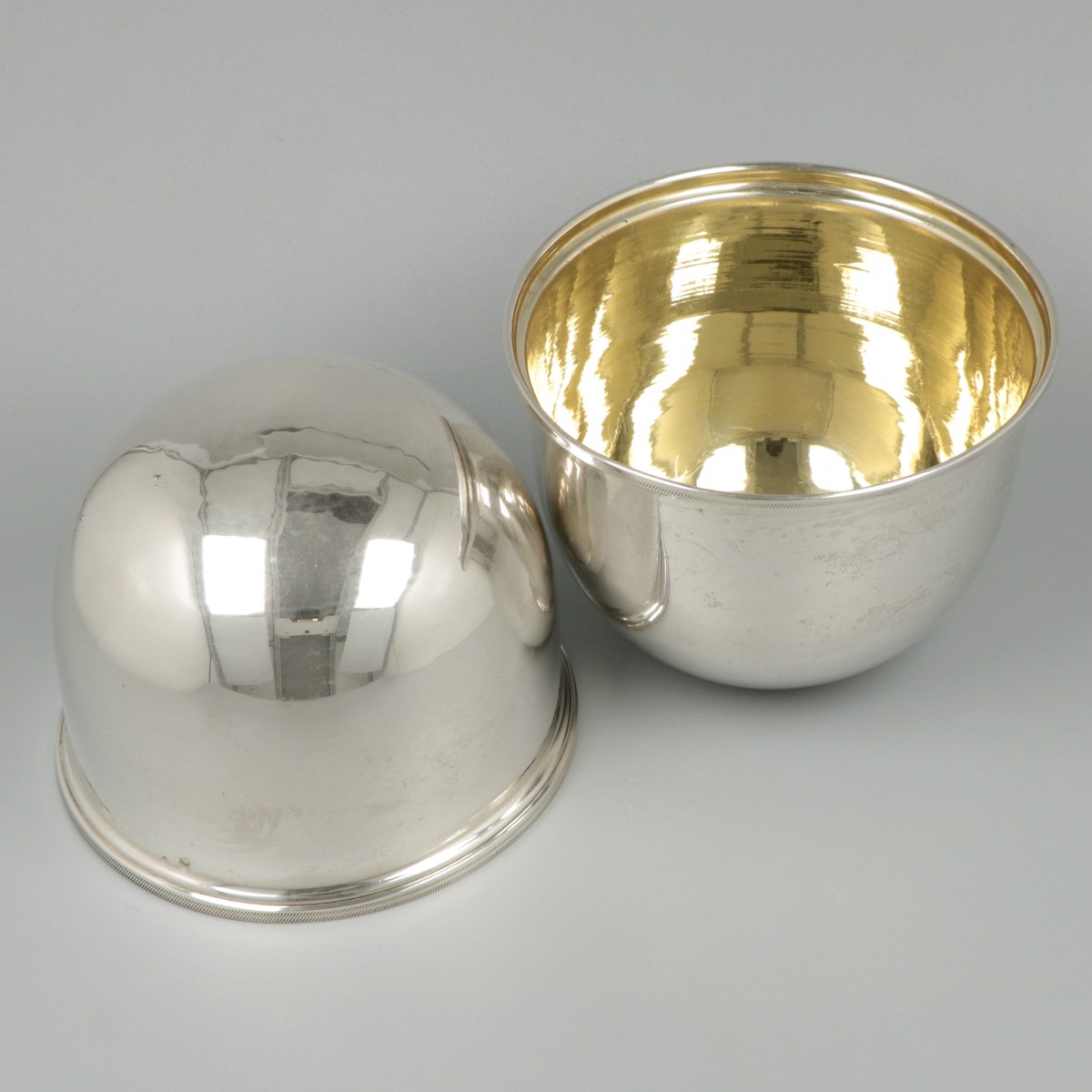 2-delige set cloches zilver.