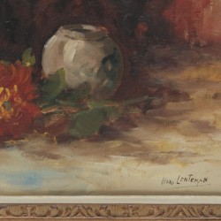 Hans Lenteman (1876 - 1953) Spider chrysanten in een koperen pot.