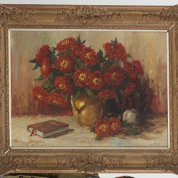 Hans Lenteman (1876 - 1953) Spider chrysanten in een koperen pot.