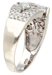 18 kt. Witgouden ring bezet met een marquise geslepen diamant.