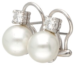 14 kt. Witgouden Grau oorstekers bezet met 0.56 ct. diamant en gecultiveerde parel.