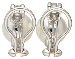 14 kt. Witgouden Grau oorstekers bezet met 0.56 ct. diamant en gecultiveerde parel.