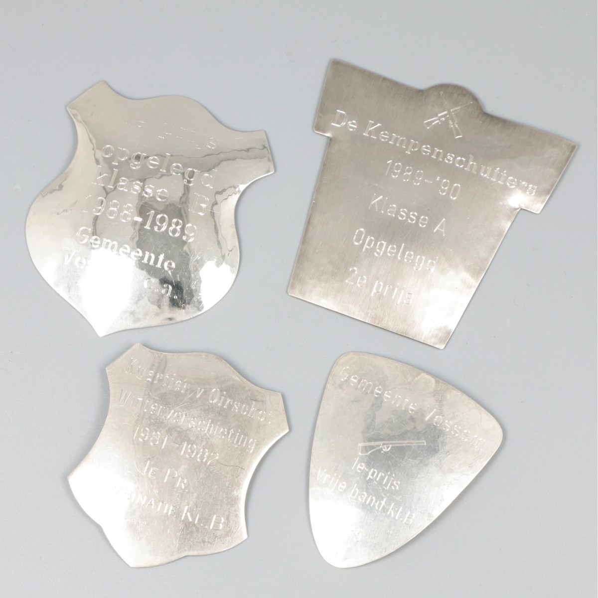 4-delig lot prijsschilden zilver.