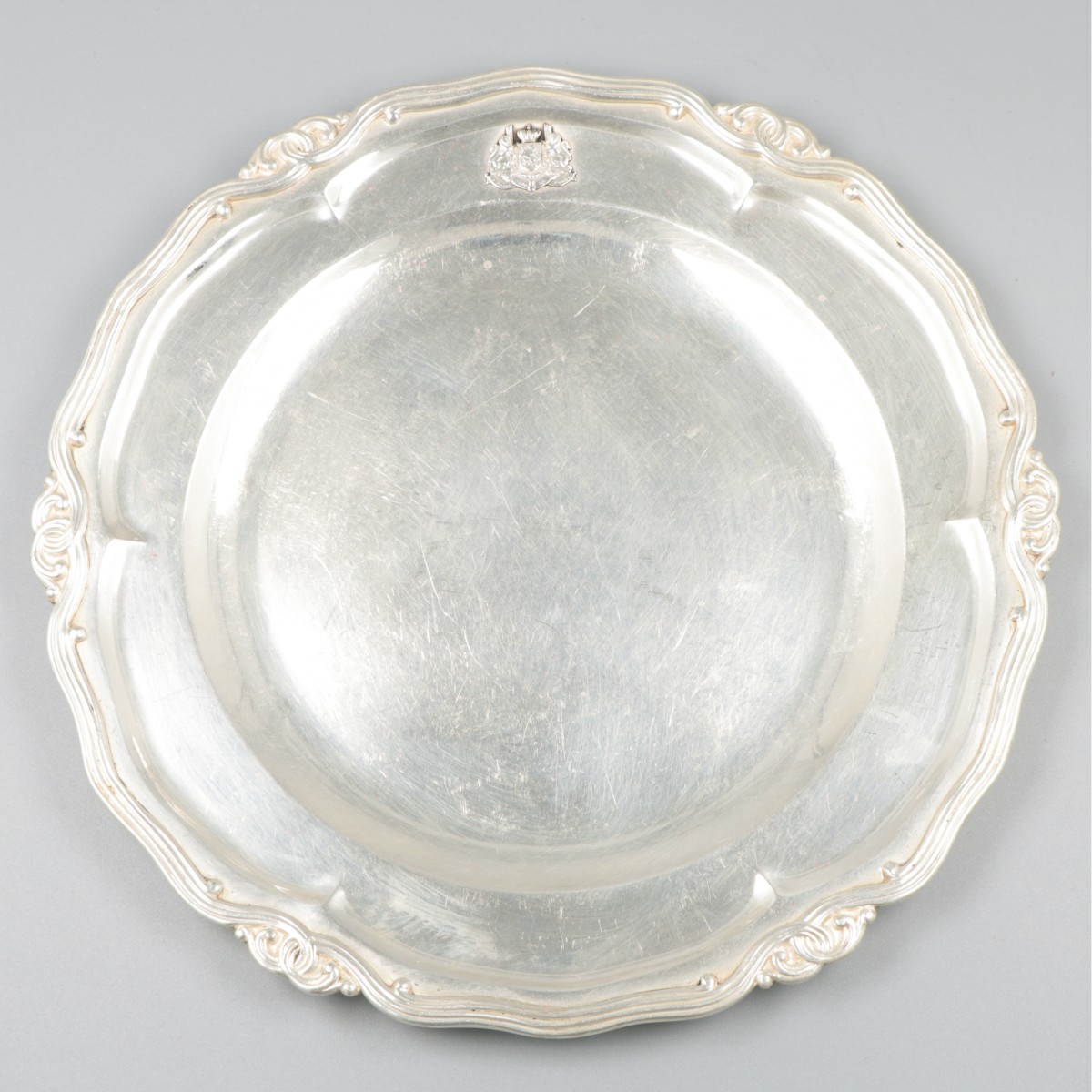 Dinerbord (Lieutenant Comte Cornet de Ways Ruart) zilver.