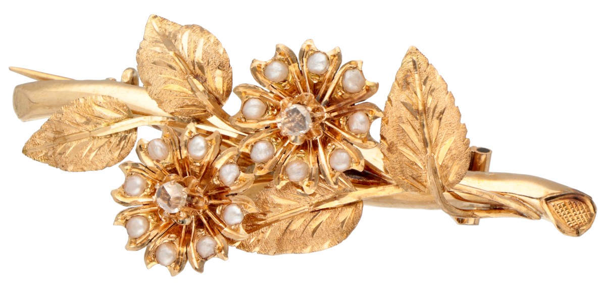 14K Geelgouden florale broche bezet met diamant en zaadparel.