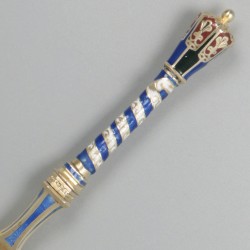 2-delige set geëmailleerde lepels (Peter Hertz, 1886) zilver, goud-verguld.