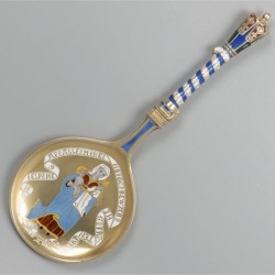 2-delige set geëmailleerde lepels (Peter Hertz, 1886) zilver, goud-verguld.