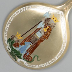 2-delige set geëmailleerde lepels (Peter Hertz, 1886) zilver, goud-verguld.