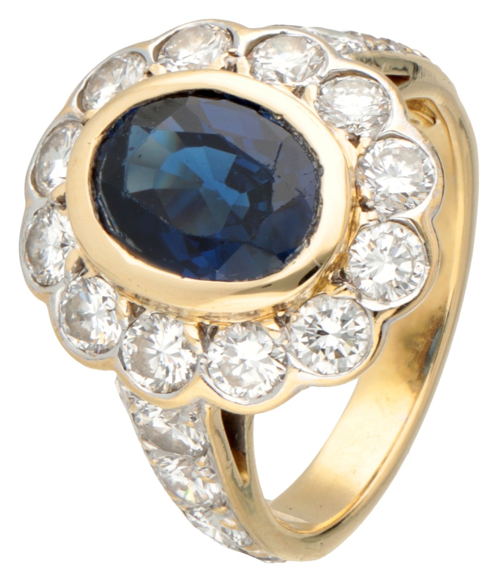 14K geelgouden entourage ring bezet met synthetische saffier en ca. 1.20 ct. diamant.