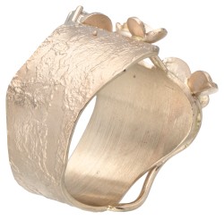18K Gouden design ring bezet met ca. 0.12 ct. diamant.