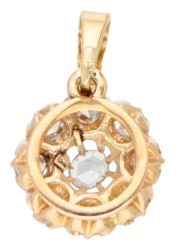 14K Geelgouden antieke rozet hanger bezet met roos geslepen diamanten.
