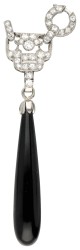 Art deco platina multifunctioneel sautoir / armbanden set bezet met ca. 13.80 ct. diamant en een onyx pampel hanger.
