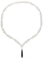 Art deco platina multifunctioneel sautoir / armbanden set bezet met ca. 13.80 ct. diamant en een onyx pampel hanger.