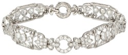 Art deco platina multifunctioneel sautoir / armbanden set bezet met ca. 13.80 ct. diamant en een onyx pampel hanger.