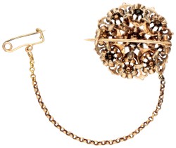 Antieke 14K geelgouden broche met roos geslepen diamant op folie.