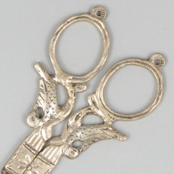 Fourniturenschaar & naaldenkoker zilver.