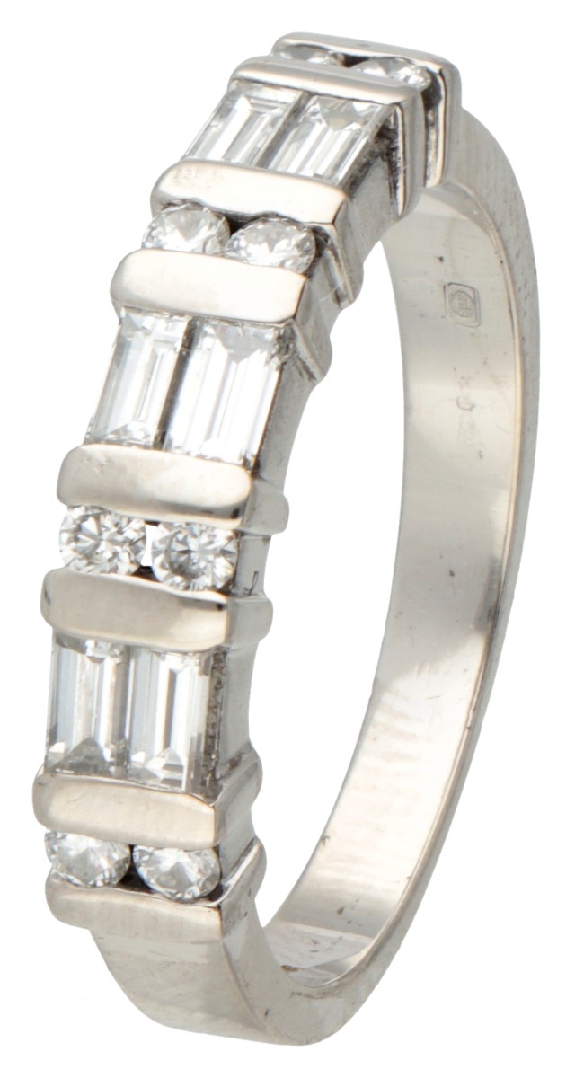 14K Witgouden demi-alliance ring bezet met ca. 0.56 ct. diamant.