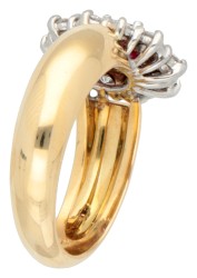 18K Geelgouden entourage ring bezet met synthetische robijn omringd door ca. 0.60 ct. diamant.