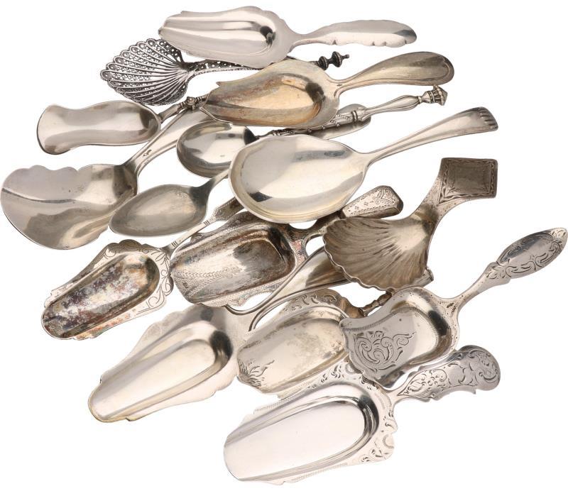 (15) Theeduimen zilver.