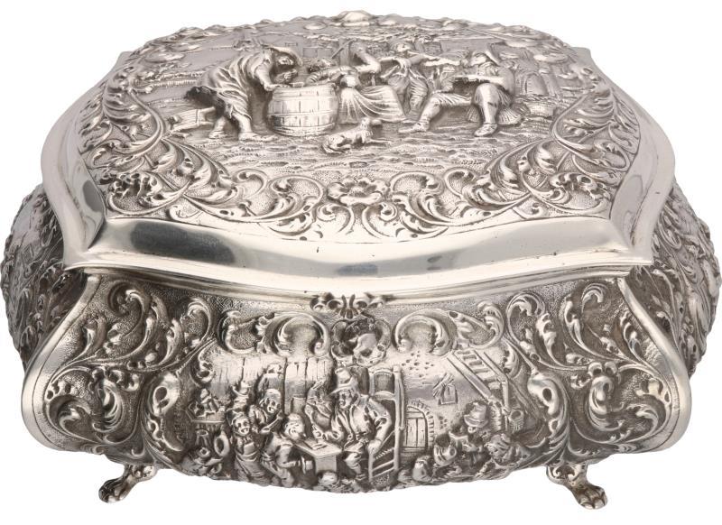 Dekseldoos zilver.