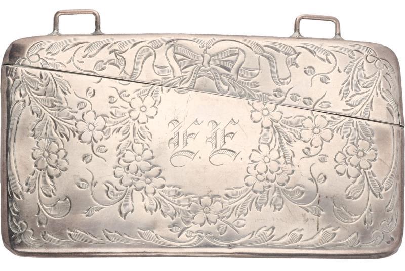 Visitekaartdoosje zilver.