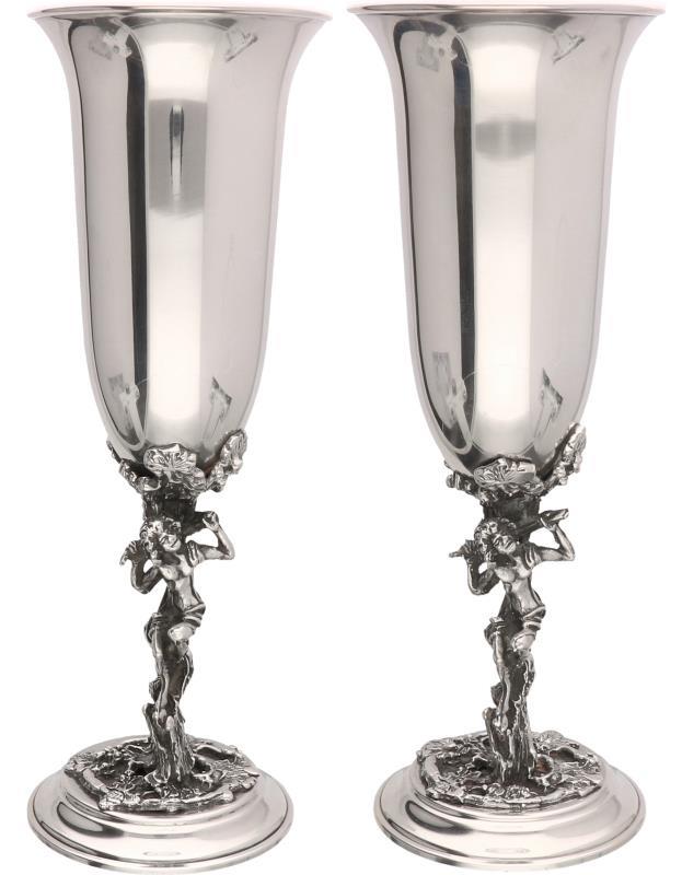(2) Bekers zilver.