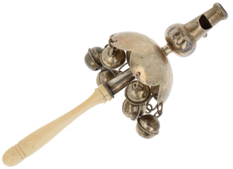 Rammelaar zilver.