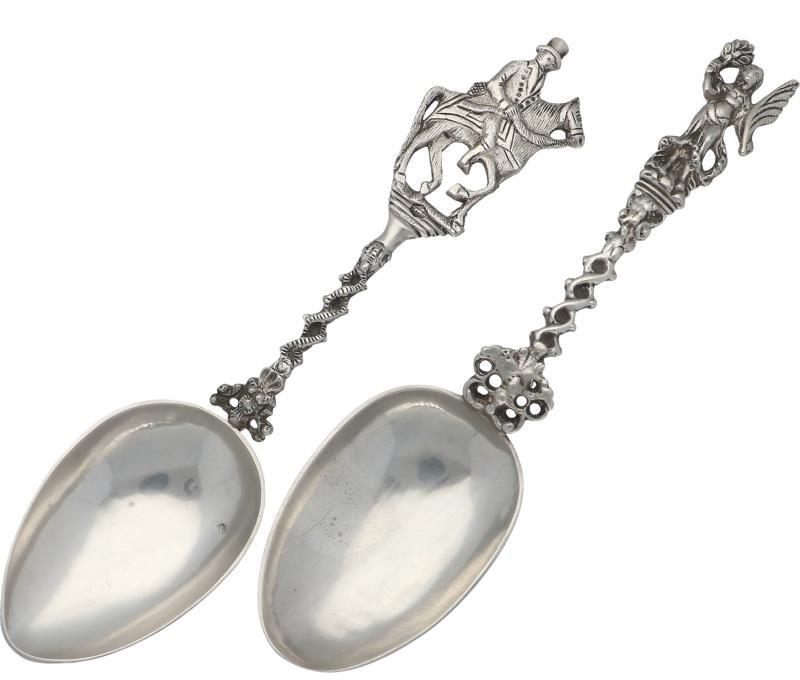 (2) Gelegenheidslepels zilver.